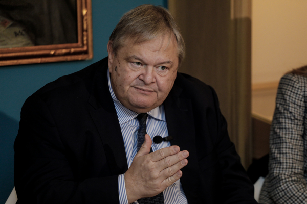 Νέα επίθεση Βενιζέλου κατά Δένδια: «Διπλωματική αστειότητα η πρότασή του για πρωτοβουλία της Ρωσίας»