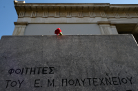 Επεισόδια με τραυματισμούς και ζημιές στο Πολυτεχνείο - Άτομα μεταφέρθηκαν στο νοσοκομείο