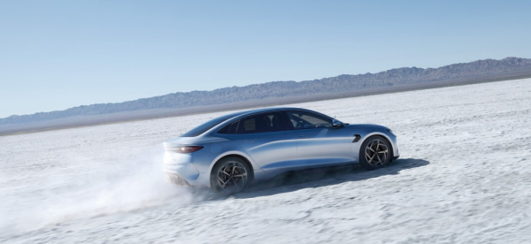 O Όμιλος Σφακιανάκη πάει την BYD και στην Κύπρο