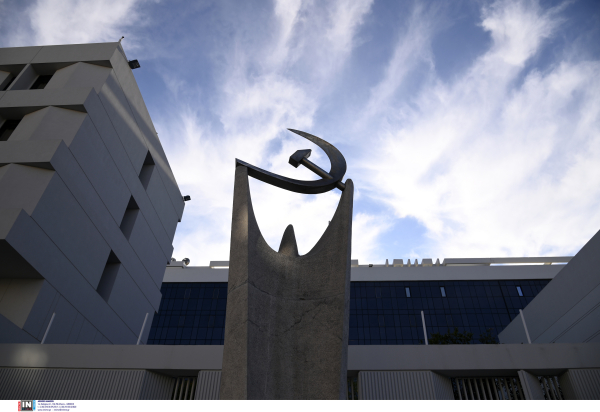 Δήμος Αθηναίων: Νέο πρόστιμο για αφισορύπανση, 21.600 ευρώ στο ΚΚΕ