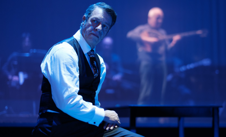 «Τα πήρες όλα κι έφυγες - Η ζωή του Στράτου Διονυσίου»: Παράταση παραστάσεων και μετά το Πάσχα