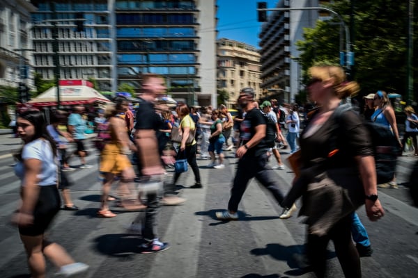 Μεγάλο κόστος, μικρό όφελος: Ο ΟΟΣΑ καταγράφει τη βαριά φορολογία στην ελληνική εργασία
