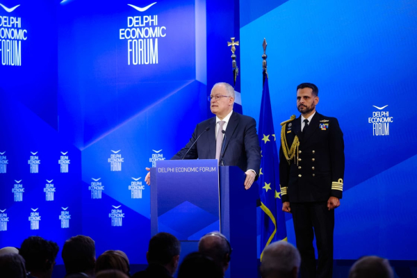 Τασούλας από Δελφούς: «Να αποφευχθεί ο κίνδυνος κατακερματισμού της Δύσης»