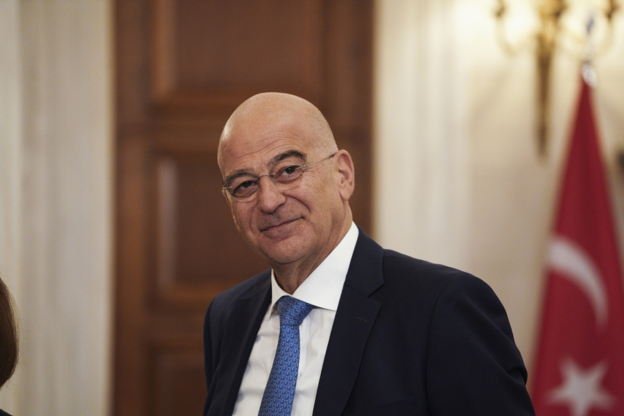 Δένδιας: Μόνος του και ...όλοι τους!