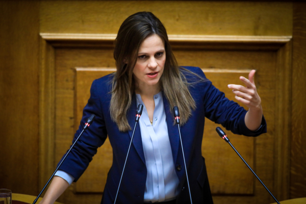 Αχτσιόγλου κατά Βορίδη για τα Τέμπη: Προφανή ψέματα