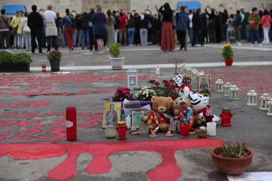 Μετά τον Ρούτσι ο Άγνωστος Στρατιώτης: Η κυβέρνηση από φιάσκο σε φιάσκο