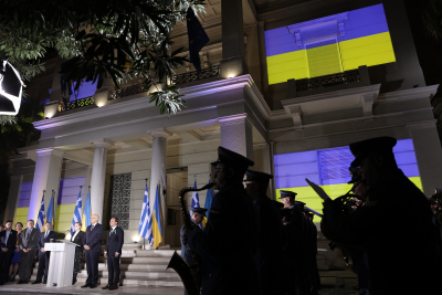 Στα χρώματα της Ουκρανίας το υπουργείο Εξωτερικών και οι «ομπρέλες» της Θεσσαλονίκης