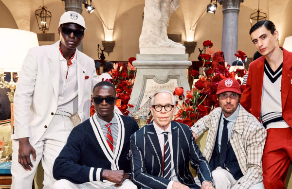 Η Tommy Hilfiger επαναπροσδιορίζει την ανδρική κομψότητα στην Pitti Uomo