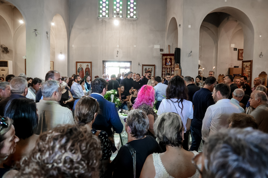 Blue Horizon: Σπαραγμός και λιποθυμίες στην κηδεία του Αντώνη