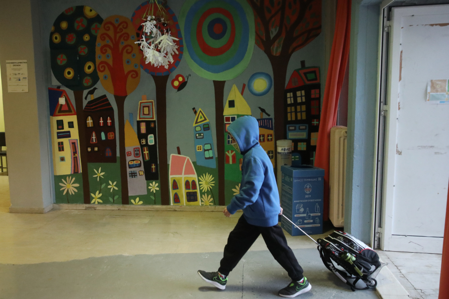 Σχολεία: Πρώτο κουδούνι για το 2023 με «κοκτέιλ» ιώσεων και κορονοϊού - Τι ισχύει για μάσκες και απουσίες