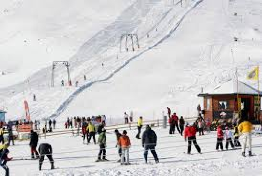 «Λευκά» Χριστούγεννα με μπόλικο χιόνι και ανοιχτά χιονοδρομικά - Η λίστα για τους λάτρεις του σκι