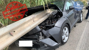 Συγκλονιστικό τροχαίο στη Ρόδο - Προστατευτικό κιγκλίδωμα διαπέρασε αυτοκίνητο (pics)