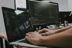 Διυπουργική Επιτροπή θα κάνει «face control» στις ξένες επενδύσεις