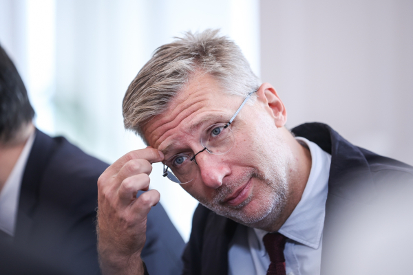 «Γαλάζιοι» βουλευτές κατά Σκέρτσου - και στο βάθος... Μητσοτάκης!