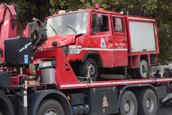 Νέα Χαλκηδόνα: Πυροσβεστικό εξετράπη της πορείας του, ένας τραυματίας - Πού έχει διακοπεί η κυκλοφορία