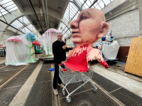 Γλύπτης καταδικάστηκε για άρματα καρναβαλιού επειδή...προσέβαλαν τον Πούτιν