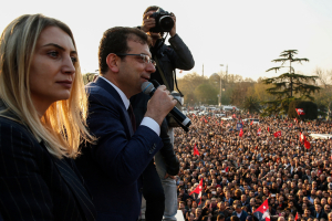 Ντιλέκ Ιμάμογλου: Ο Εκρέμ έχει γίνει το σύμβολο της αλλαγής που χρειάζεται απεγνωσμένα η Τουρκία