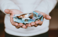 ΟΠΕΚΑ: Πότε πληρώνονται τα επιδόματα