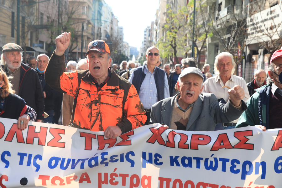 Πορεία συνταξιούχων στο κέντρο της Αθήνας - Κλειστοί δρόμοι, κυκλοφοριακό κομφούζιο
