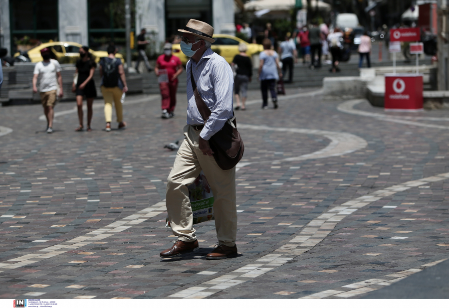 Οι οδηγίες των ειδικών για τη μάσκα: Πότε θα σταματήσουμε να τη φοράμε