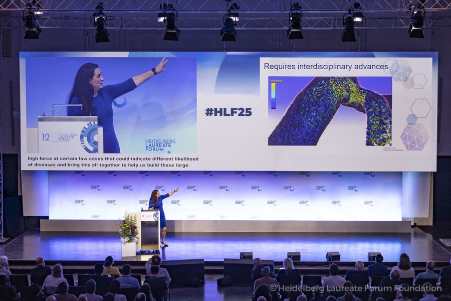 Γνωρίστε την επιστήμονα που μας «κλωνοποιεί» ψηφιακά για να μας σώσει από τις ασθένειες