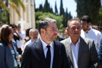 Από τον ΣΥΡΙΖΑ στο ΠΑΣΟΚ περνάει η κρίση - Θέμα παραίτησης Ανδρουλάκη στο τραπέζι