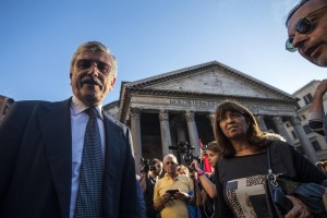 Ντ' Αλέμα: H ελάφρυνση του ελληνικού χρέους θα ήταν σοφή