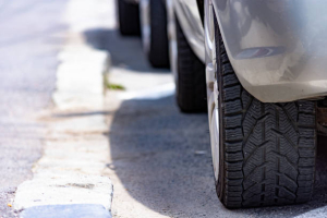 Έχεις φθαρμένα λάστιχα; Δες για πόσες μέρες χάνεις το δίπλωμα