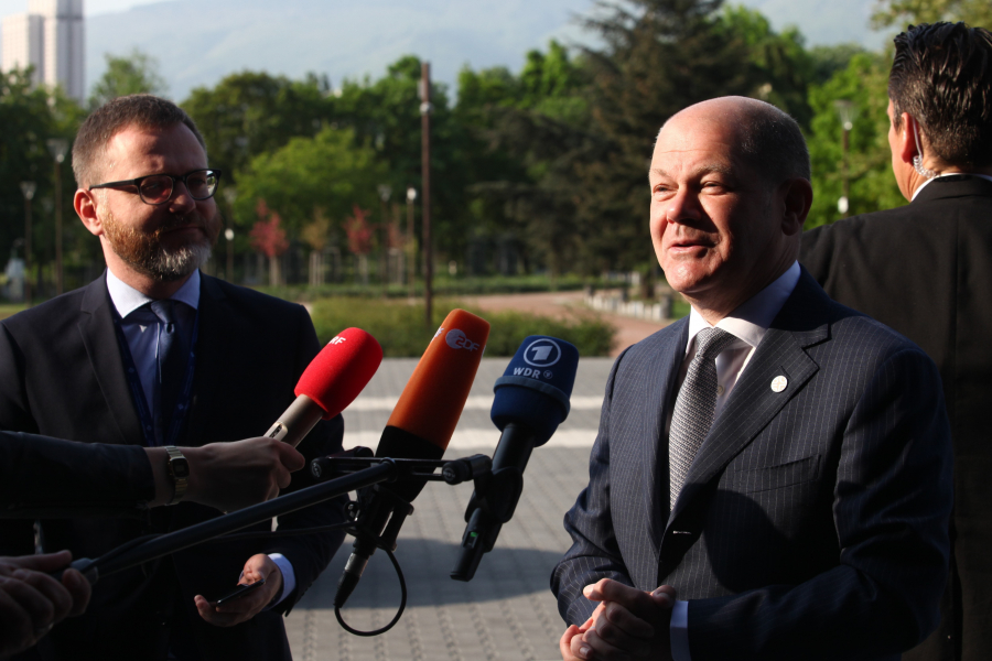 Απίστευτος χαρακτηρισμός για Σολτς- Ουκρανός διπλωμάτης τον αποκάλεσε «προσβεβλημένο λουκάνικο»