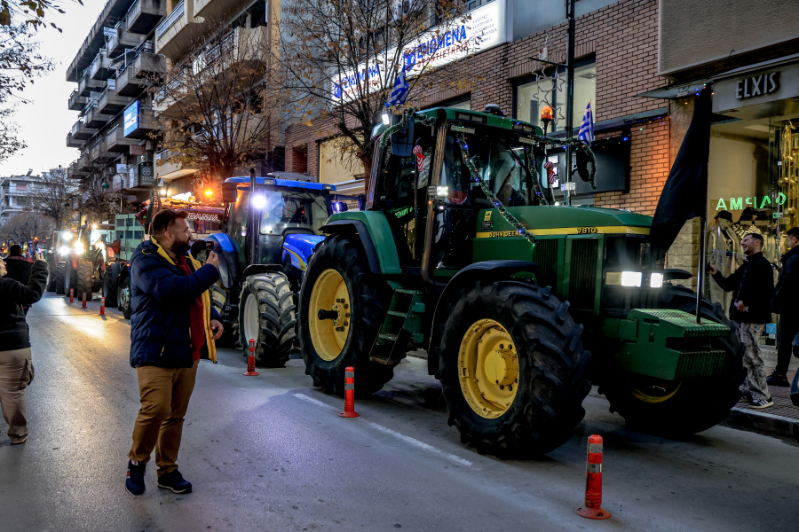 Μπλόκα αγροτών: Το ρίσκο του ραντεβού με τον πρωθυπουργό