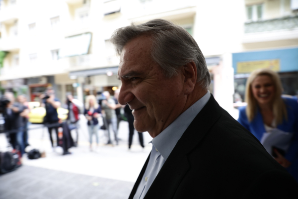 Κύμα συμπαράστασης στον Χ. Καστανίδη