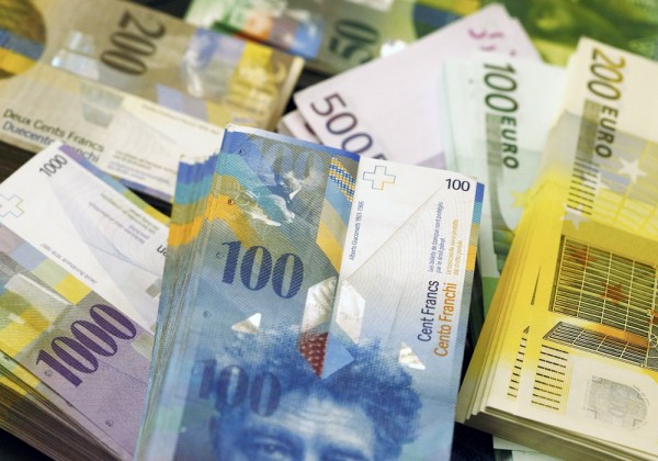 Νόμος για τα δάνεια σε ελβετικό φράγκο μόνο μετά από δικαστική απόφαση για ομαδική αγωγή