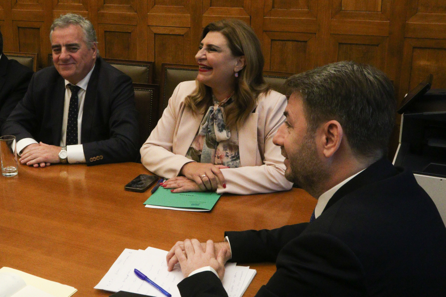 Αναταραχή στο ΠΑΣΟΚ - Αντικατάσταση της Λιακούλη μετά τον καβγά με τον Ανδρουλάκη