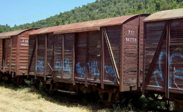 Αμαξοστοιχία σταμάτησε έξω από τη Θεσσαλονίκη- Πρόσφυγες μπήκαν παράνομα στο τρένο