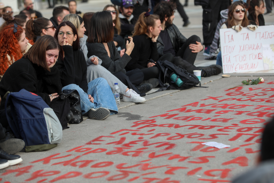 «Λείπουν κάποια καρέ»: Τεχνικός σύμβουλος για τα βίντεο της εμπορικής αμαξοστοιχίας στα Τέμπη