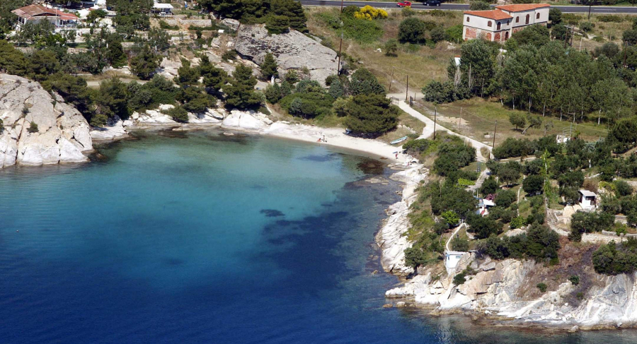 Χαλκιδική: Συναγερμός για εξάχρονη που παρασύρθηκε προς τη θάλασσα πάνω σε φουσκωτό στρώμα