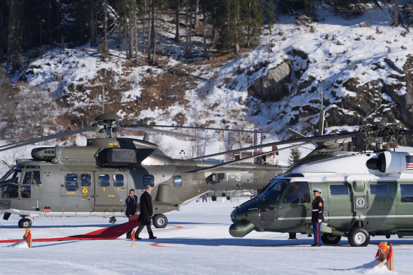 Τραμπ: Οδικώς και όχι με ελικόπτερο η επιστροφή από το Νταβός