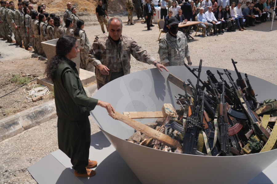 Τέλος εποχής για το PKK – Άρχισε ο αφοπλισμός, Κούρδοι μαχητές έκαψαν τα όπλα τους (Βίντεο)