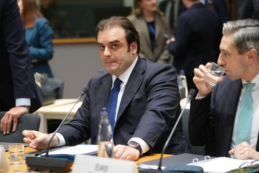 Η εικόνα του Πιερρακάκη, η πραγματικότητα του «Φραπέ»