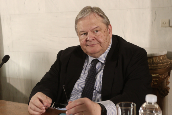 Novartis - Βενιζέλος στη δίκη πρώην προστατευόμενων μαρτύρων: Ψευδομάρτυρες, αλλά δεν έστησαν μόνοι τους τη σκευωρία