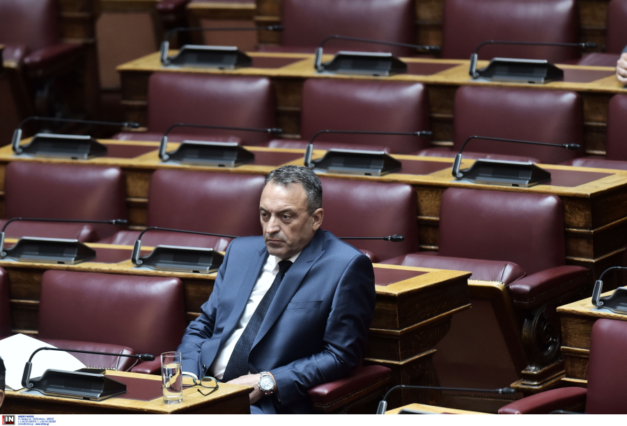 Εικόνα διάλυσης στους «Σπαρτιάτες», οι βουλευτές άφησαν μόνο του στη Βουλή τον πρόεδρο Βασίλη Στίγκα