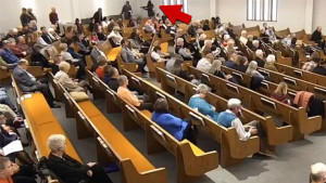 Τέξας: Η σοκαριστική στιγμή που ο δράστης ανοίγει πυρ μέσα στην εκκλησία (vid)