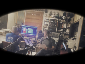 «Παίξε ρε φίλε μπάλα»: Η ζωή του Νταλάρα σε ένα τραγούδι από τον Σταμάτη Κραουνάκη