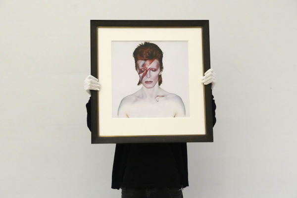 Το θρυλικό εξώφυλλο του David Bowie αναμένεται να σπάσει όλα τα ρεκόρ σε δημοπρασία