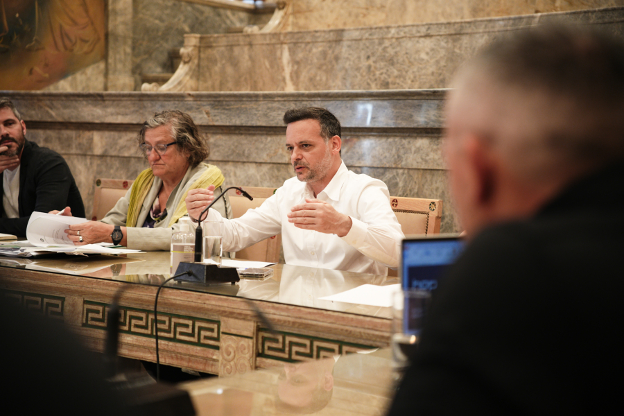 Ο δήμος Αθηναίων κατέθεσε ομόφωνο ψήφισμα στήριξης για τον αγώνα των συμβασιούχων