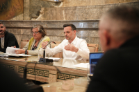 Ο δήμος Αθηναίων κατέθεσε ομόφωνο ψήφισμα στήριξης για τον αγώνα των συμβασιούχων