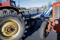 Το μπλόκο Νίκαιας αποκαθιστά τις ζημιές στα τρακτέρ που βανδαλίστηκαν - Ζήτησε υλικό από κάμερες