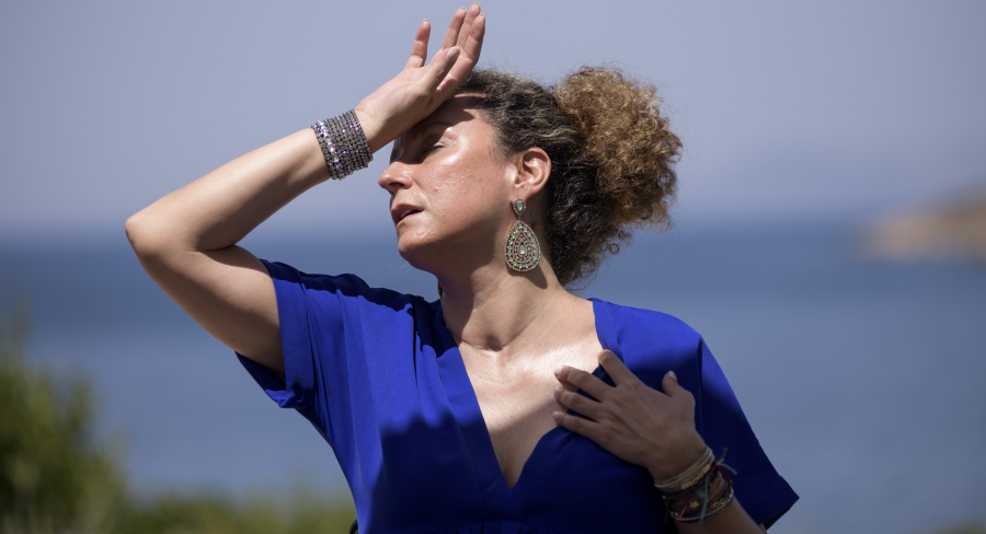 Η Anti-Valentine Κατερίνα Βρανά στο Dnews: «Ο Βαλεντίνος θέλει σουβλάκια και αχαλίνωτο σεξ»