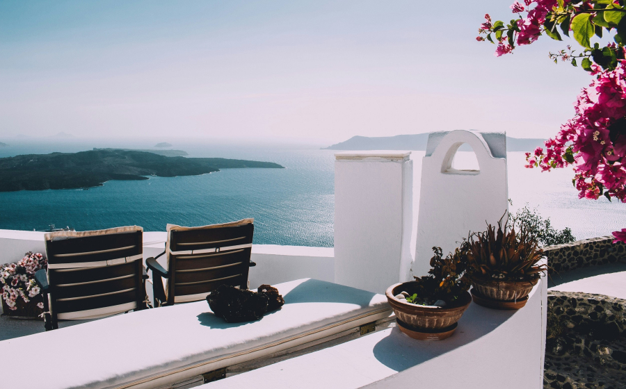 Πώς θα πάτε διακοπές το καλοκαίρι του 2025 με πολύ λίγα χρήματα – Ο απόλυτος οδηγός