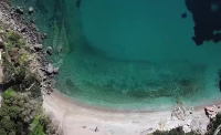 Η πανέμορφη παραλία της Αττικής που αξίζει να πάτε τον Αύγουστο